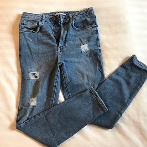 Distressed skinny jeans